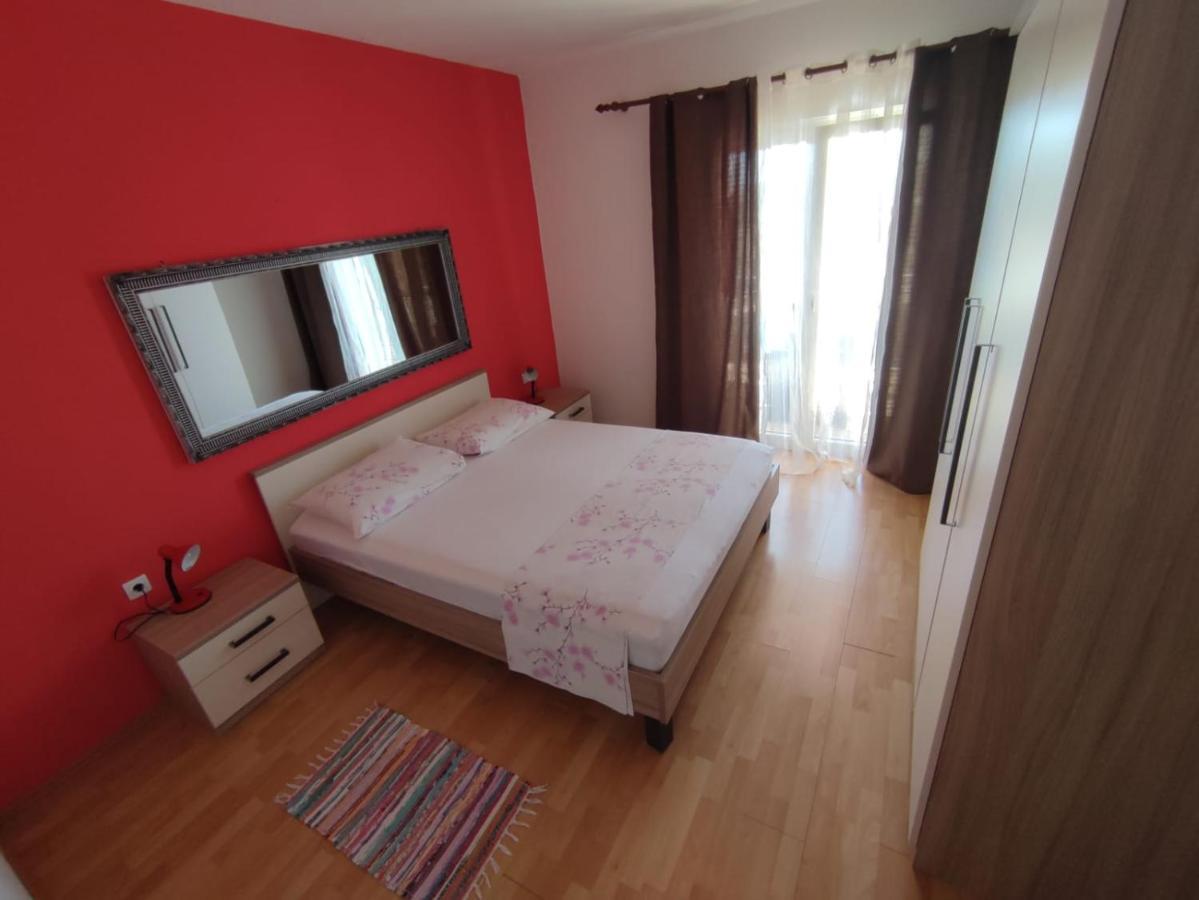 Apartments Laus Zavalatica Esterno foto