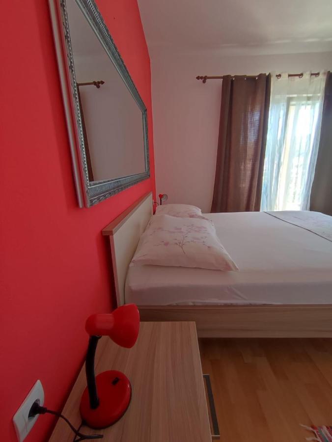 Apartments Laus Zavalatica Esterno foto