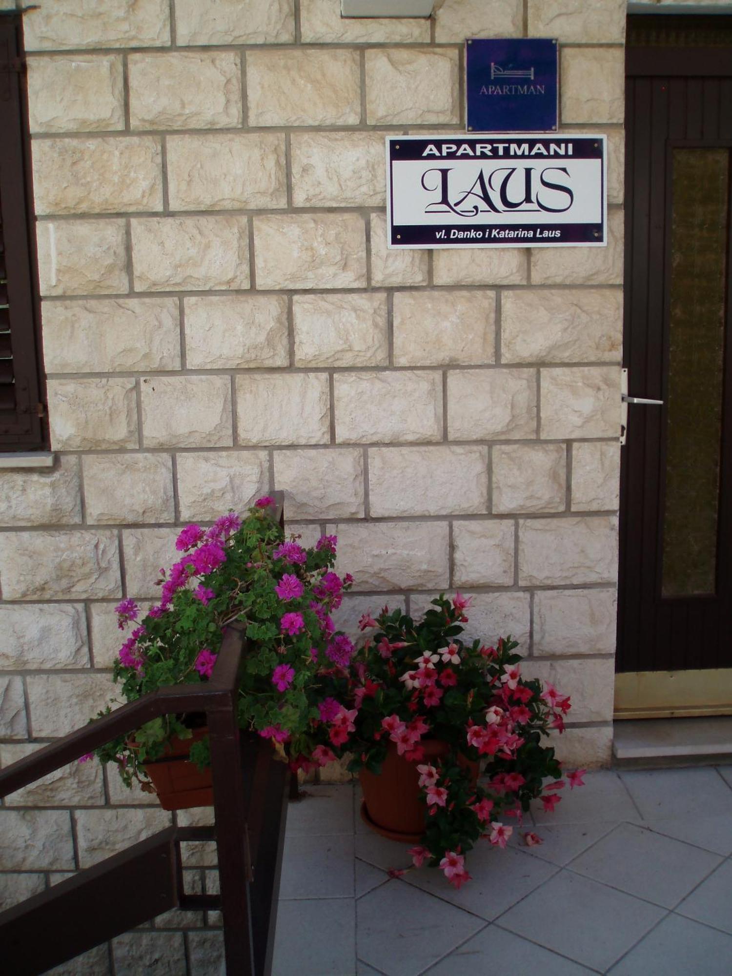 Apartments Laus Zavalatica Esterno foto